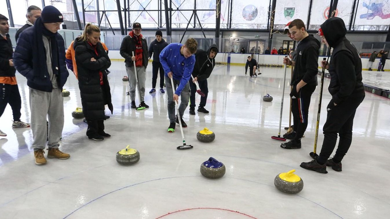 A Fellnerhez került a kupa a tatabányai középiskolák curling-versenyén