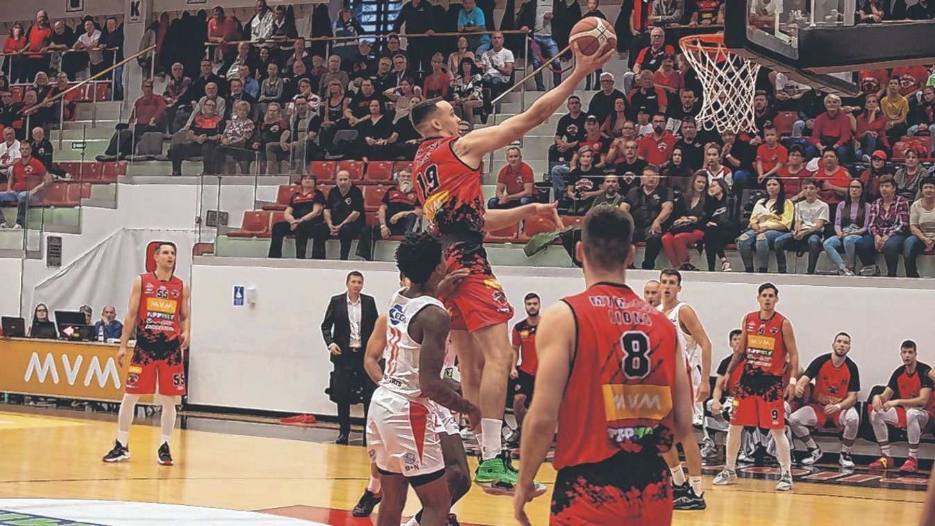 Egykori edzője ellen meccsel a Lions