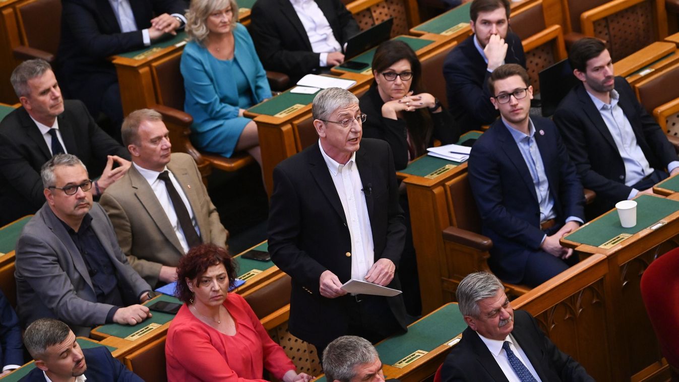 A megváltozott frakciófinanszírozásra panaszkodik a dollárbaloldal