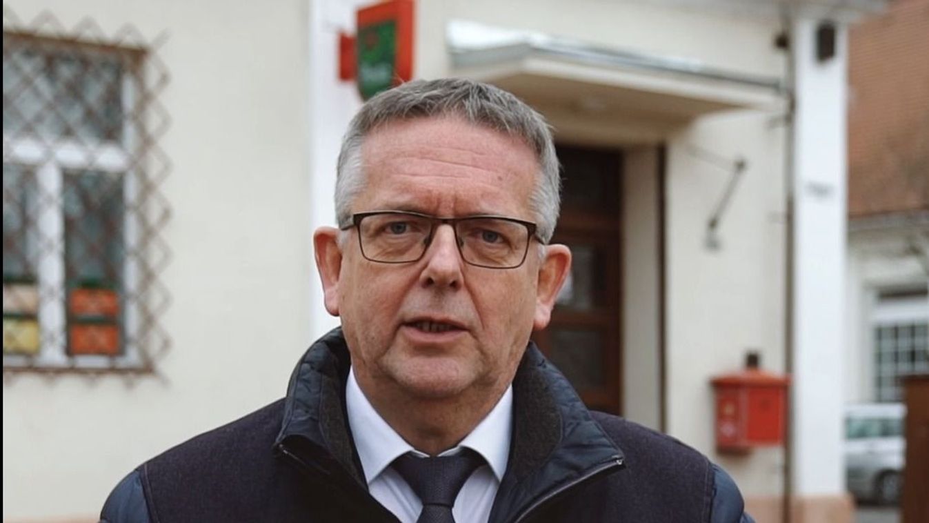 Bezárt kisposták Tatán: videóban adott helyzetjelentést a polgármester