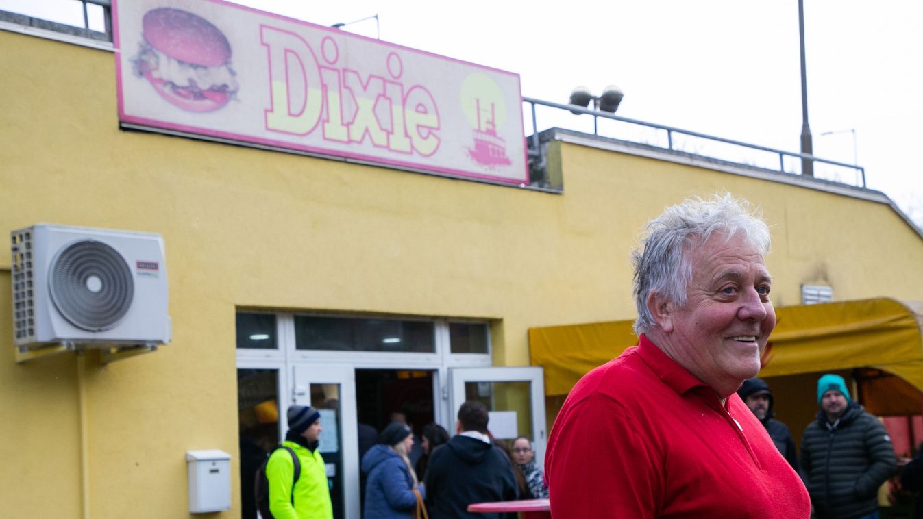 Lehúzta a rolót Dixie-bácsi, hatalmas taps közepette búcsúzott vásárlóitól +fotók