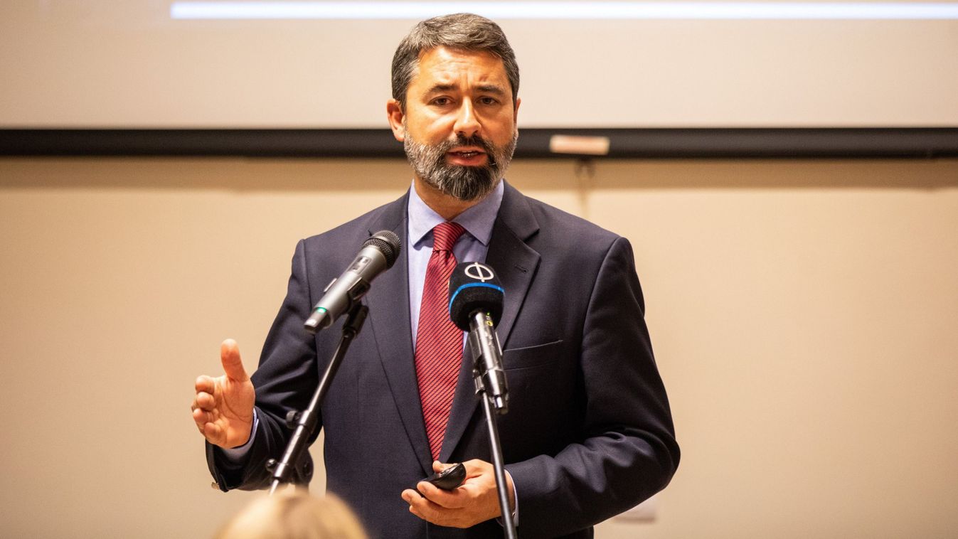 Hidvéghi Balázs: korrupt és politikailag manipulált a brüsszeli világ