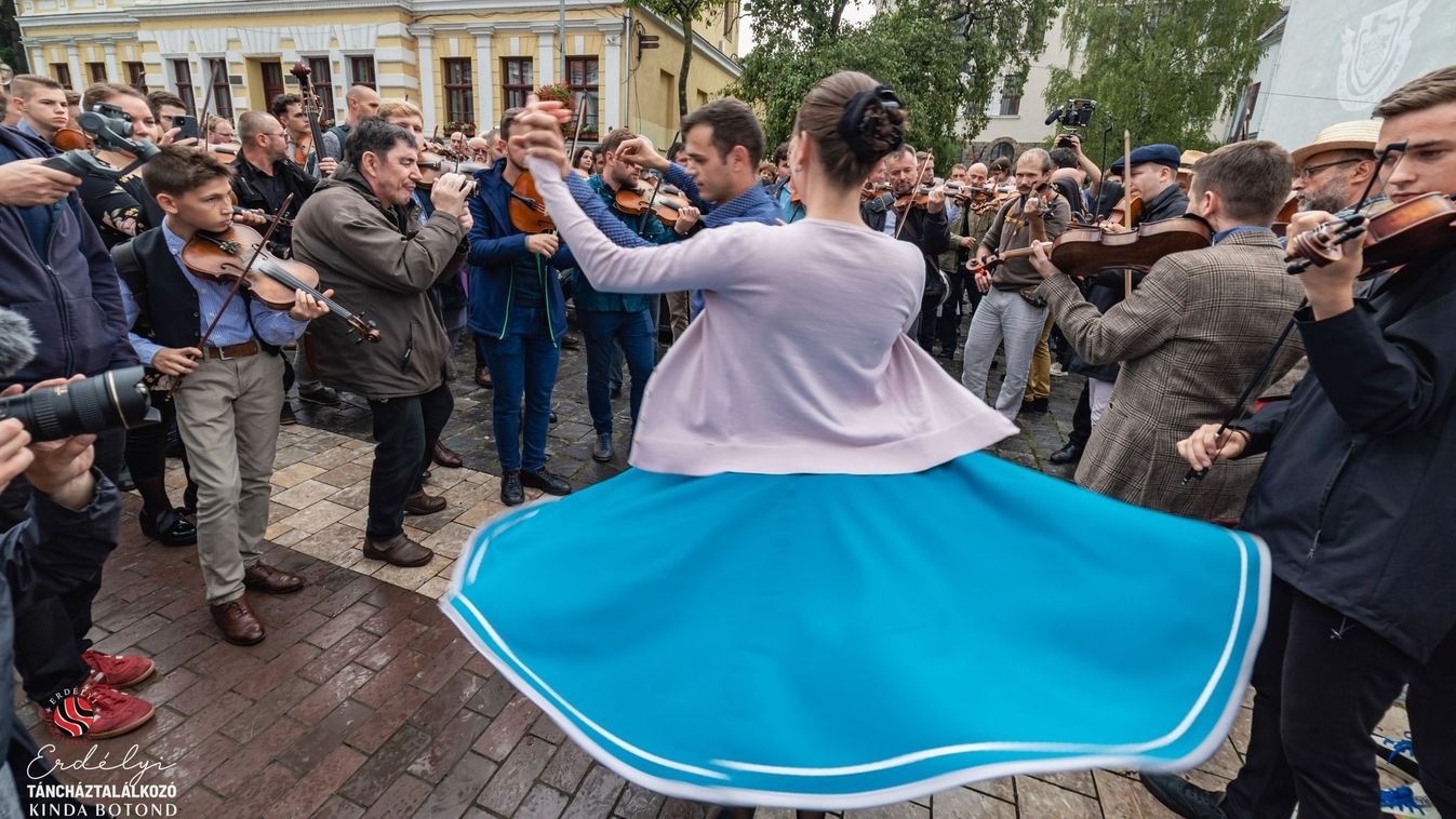 Táncba fordította és kalákában is megkacagtatta a népeket az Erdélyi Hagyományok Háza Alapítvány (videó)