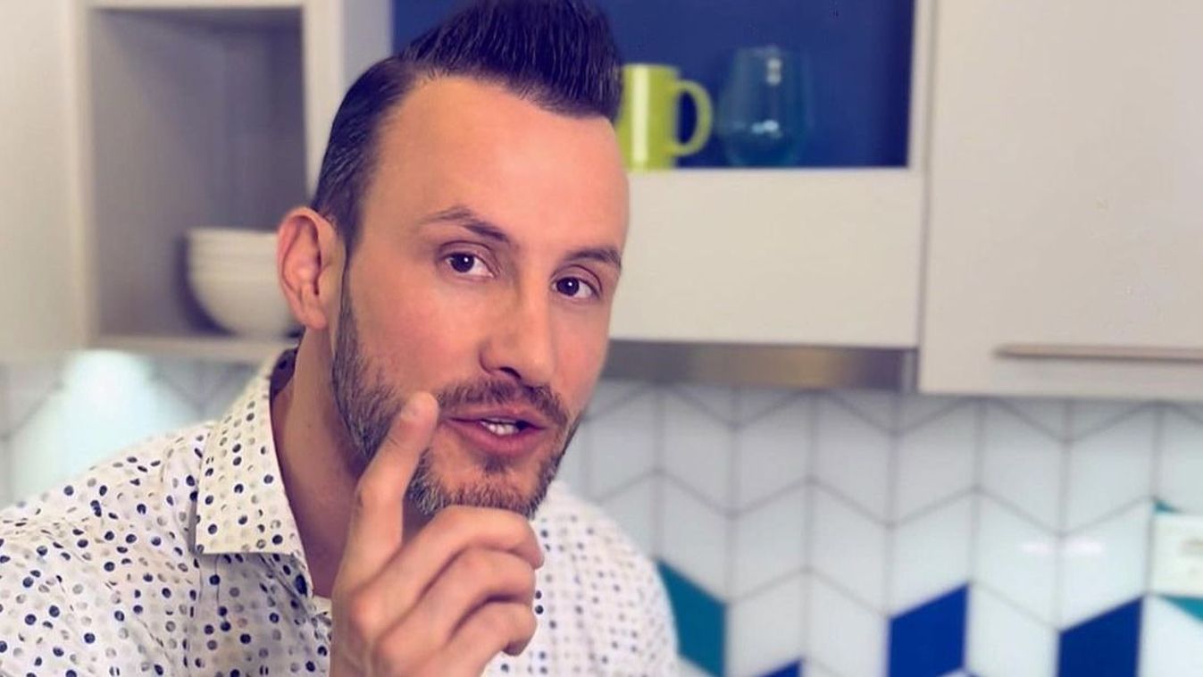 Hűha! Gyűrű csillog Csuti ujján, vajon mi történhetett?
