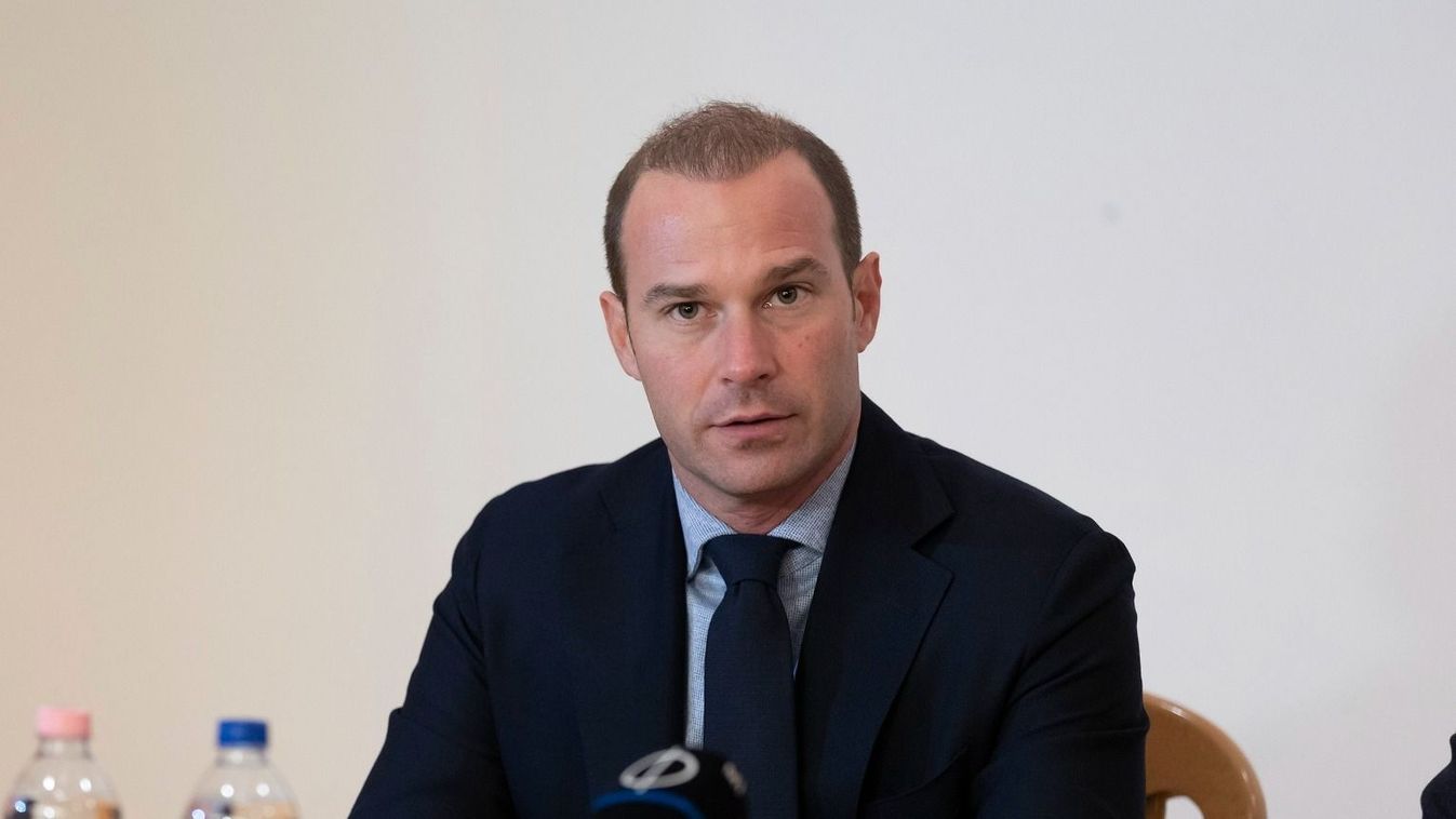 Hollik István: a magyar baloldal továbbra is úgy táncol, ahogy Brüsszel fütyül