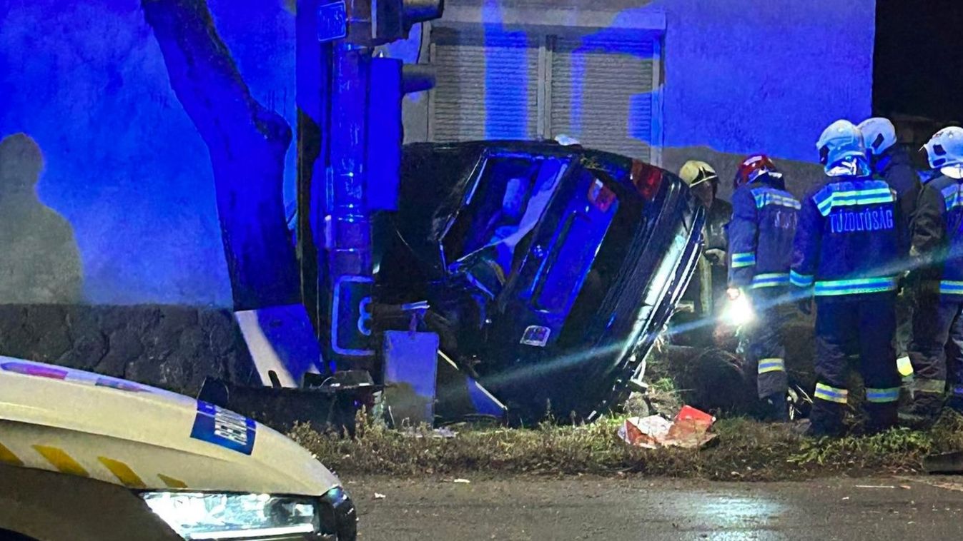 Tűzesetekhez és durva balesethez is riasztották megyénk tűzoltóit szilveszterkor (helyszíni fotók)