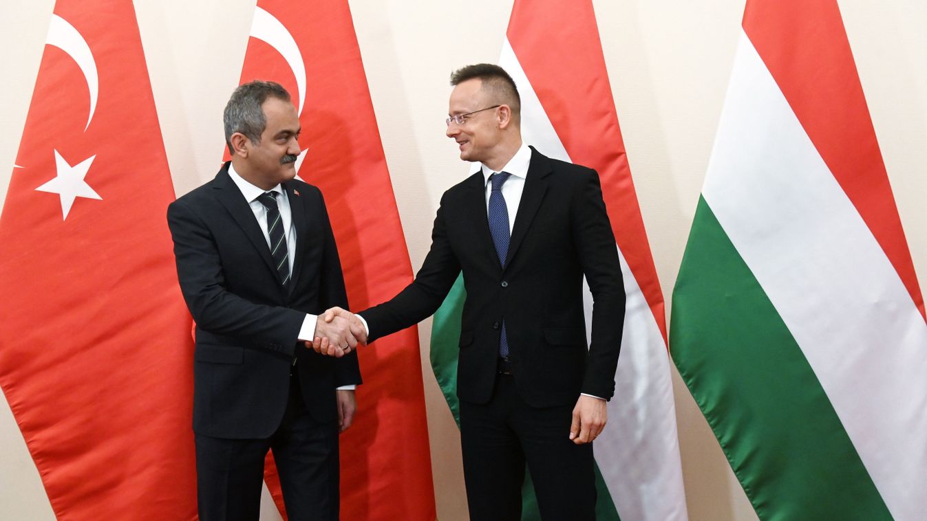 Szijjártó Péter: fontos, hogy a magyar felsőoktatás vonzó legyen a külföldi hallgatók körében is (videó)
