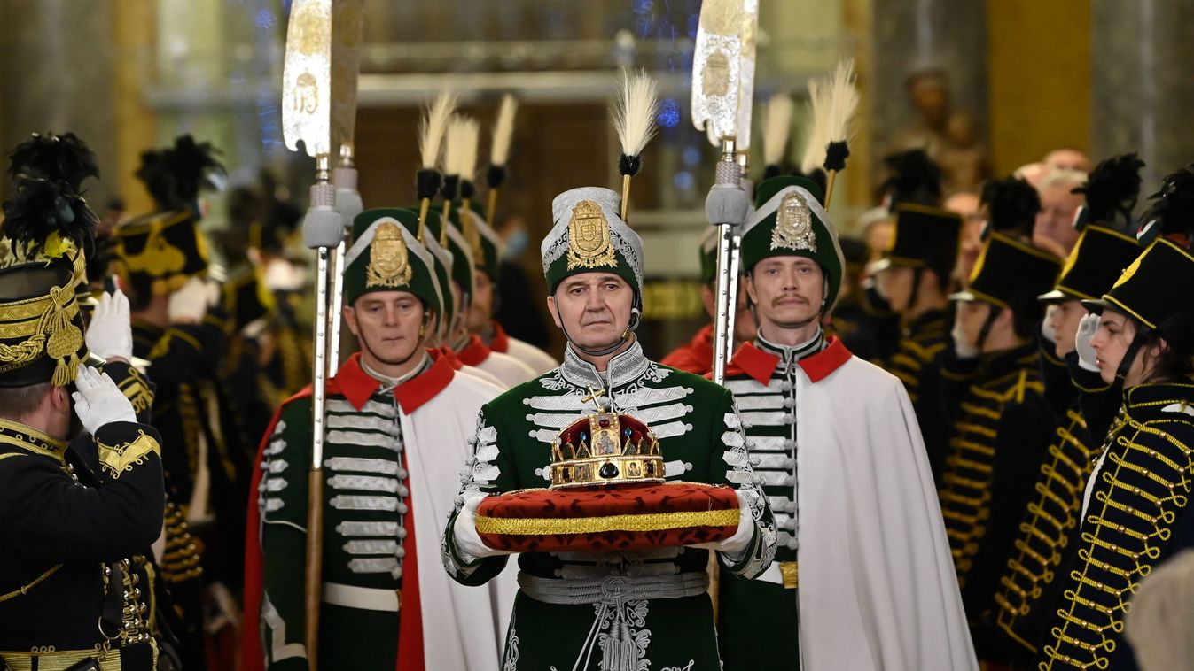Vargha Tamás: a Szent Korona történelemformáló erővel bír