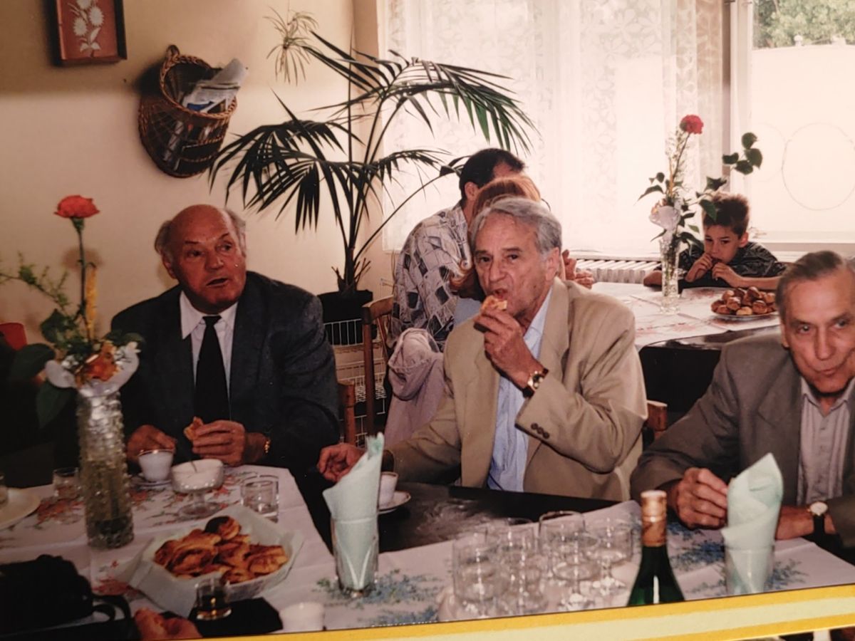 Buzánszky Jenő, Szepesi György és Grosics Gyula a szőnyi Bozsik József Általános Iskolában 1999-ben