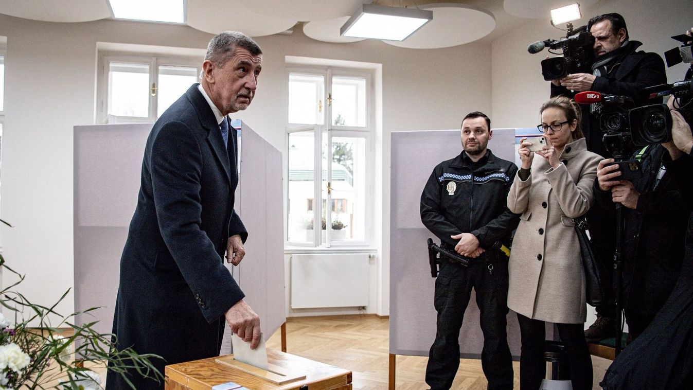 Csak a második fordulóban dől el, ki lesz az új cseh államfő, Babiš és Pavel jutott tovább