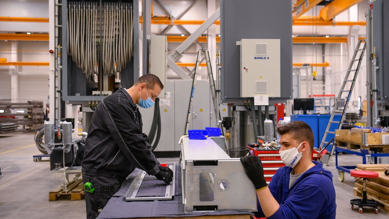 Újabb munkahelyteremtő programokkal segítik a vállalkozásokat