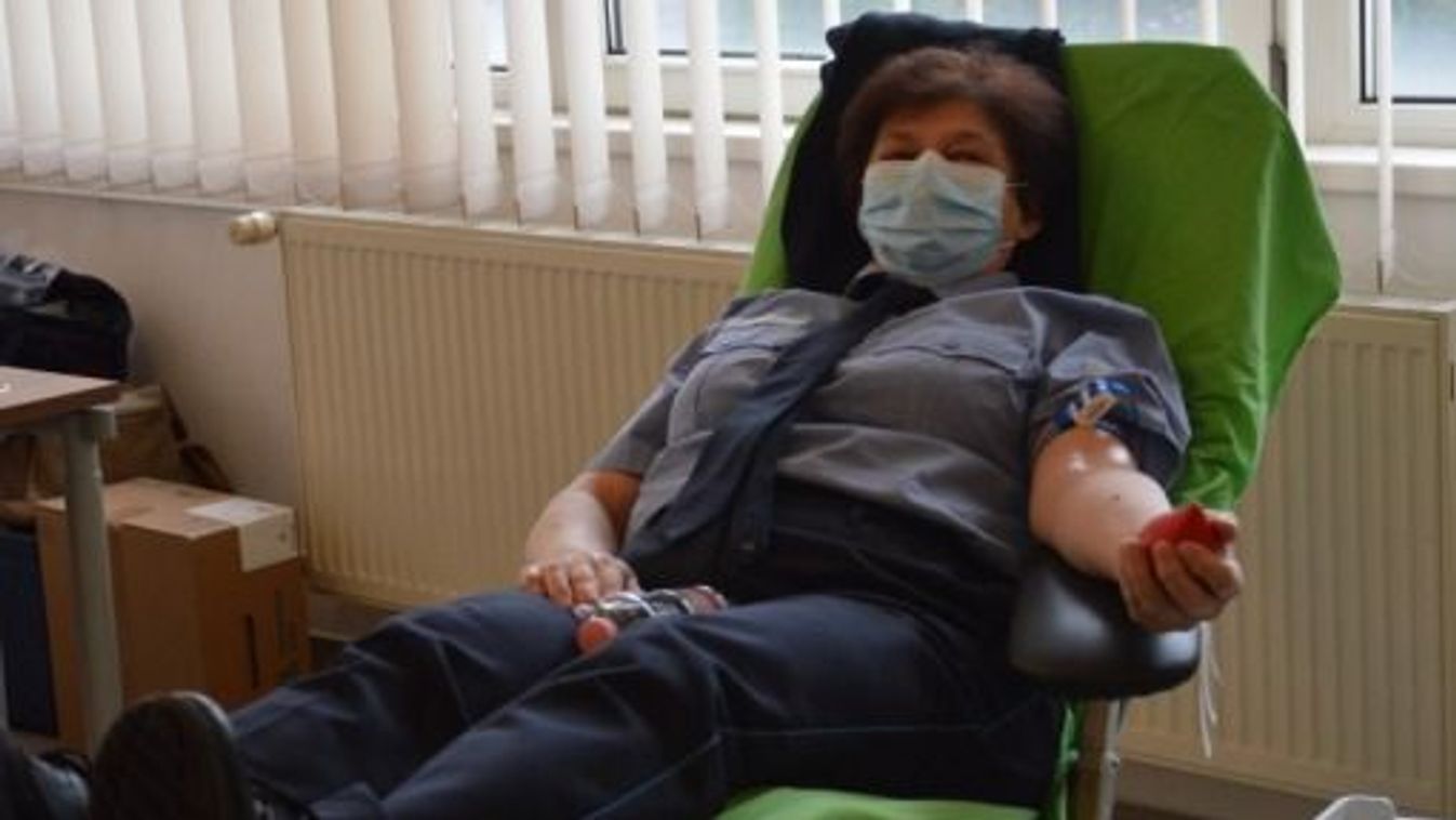 Most nem fecskendővel, véradással mentettek életeket a tatabányai tűzoltók