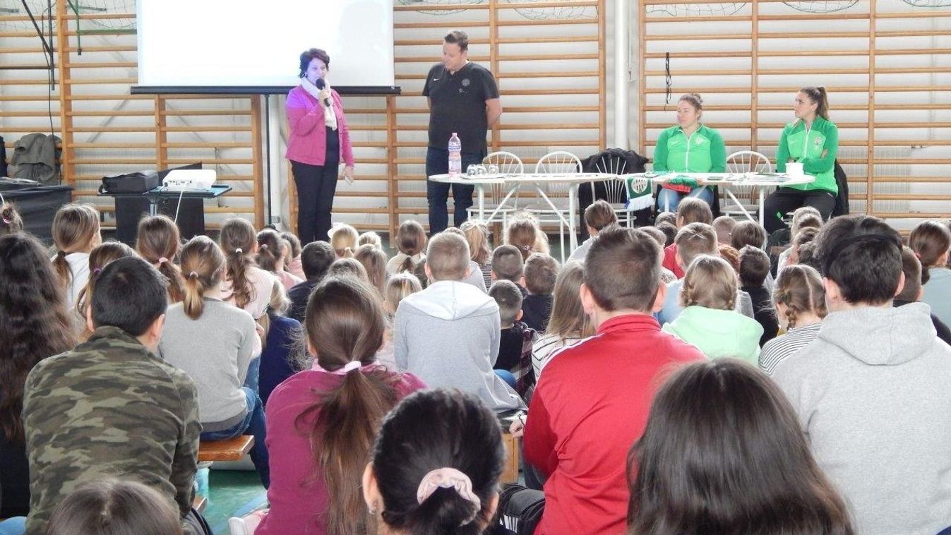 A Fradi sportolóival találkozhattak a sárisápi gyerekek