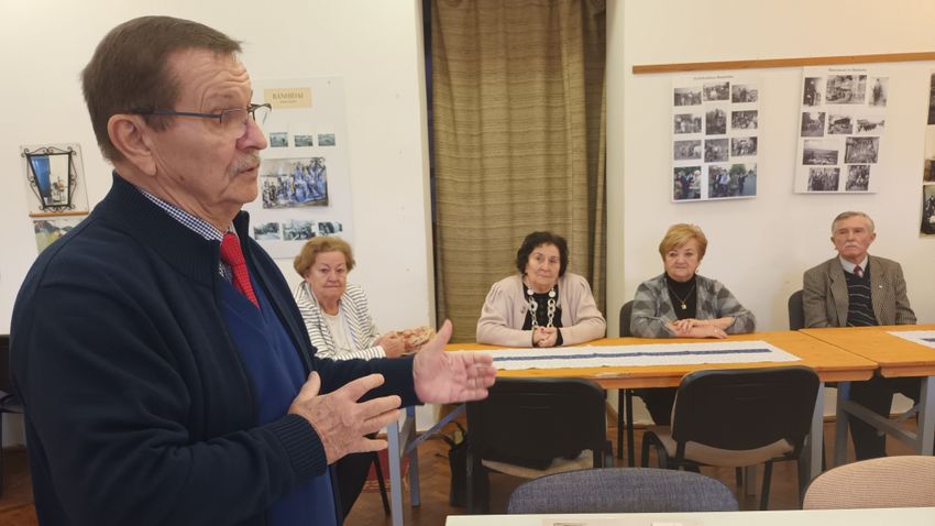 KEMMA – Helytörténeti előadást hallhattak a nyugdíjas iskolaigazgatók