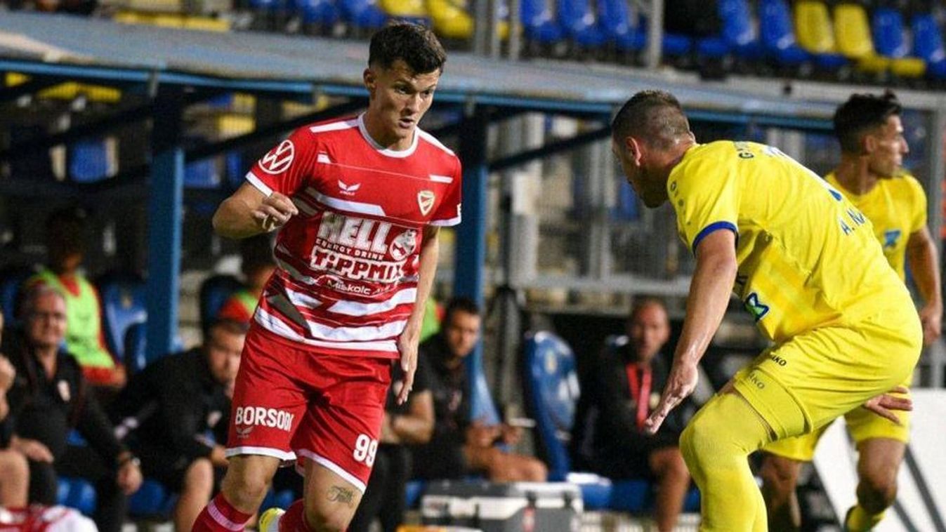A listavezetőtől igazolt a Dorogi FC