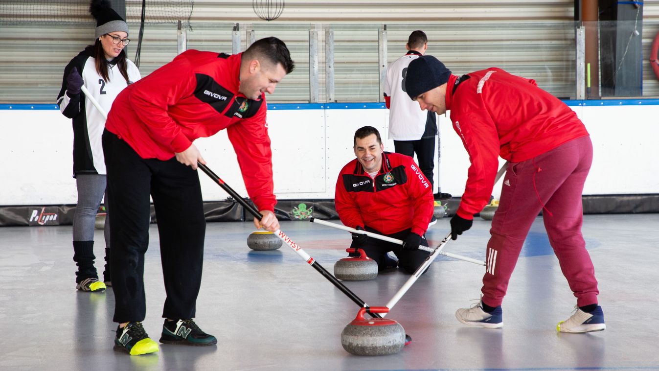 Fotók a tatabányai curling kupáról: vb-re készülő kerekesszékes csapatot támogattak