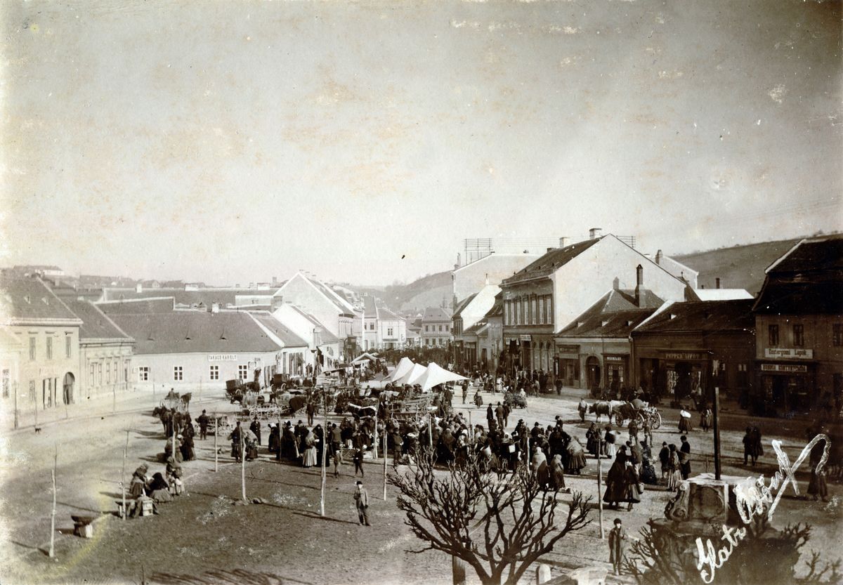 Esztergom, piac a Széchenyi téren 1899-ben