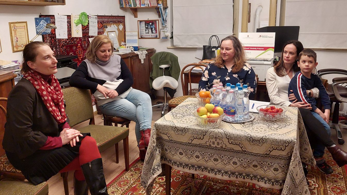Tehetséges gyerekek szüleit segítik a Kemencés Házban
