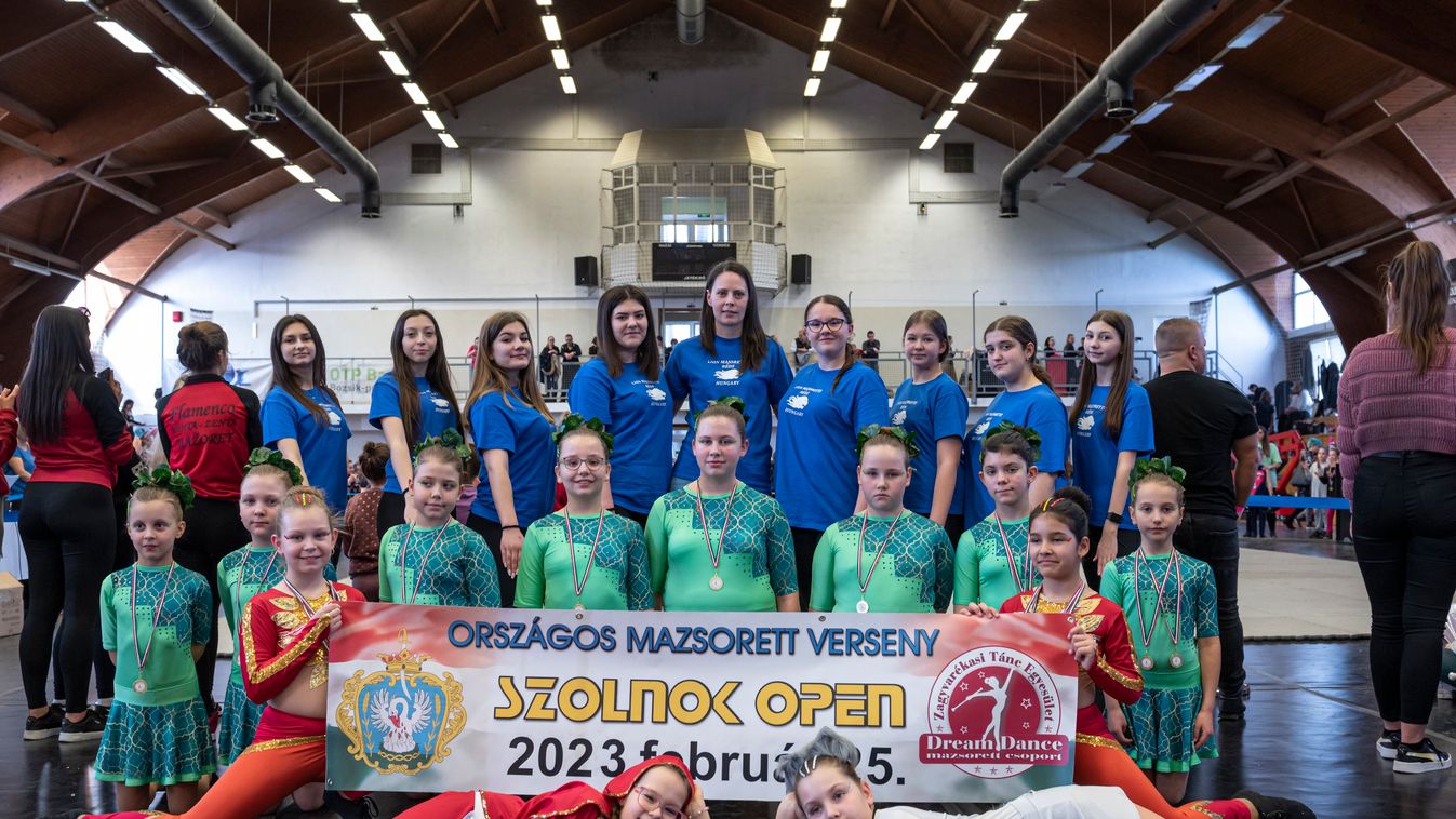 Szolnokon állt először zsűri elé a sikert sikerre halmozó rédei mazsorettcsoport