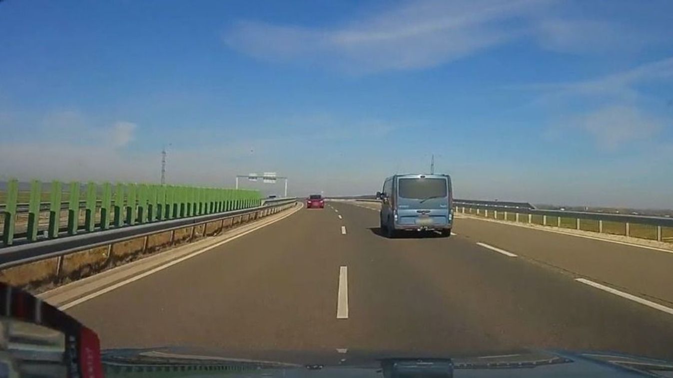 Rémületes felvétel: így száguldozott egy őrült a forgalommal szemben Székesfehérvárnál (videó)