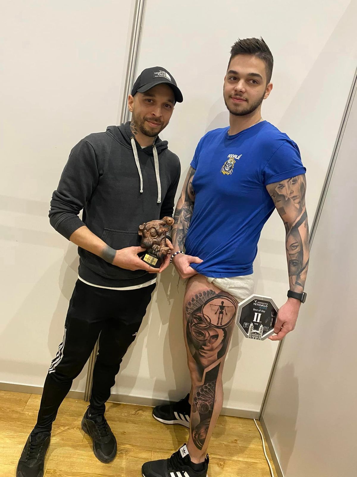 A dorogi tetováló, Török Zsolt nemrég három díjat is elhozott a Debreceni Tetováló Exporól. 