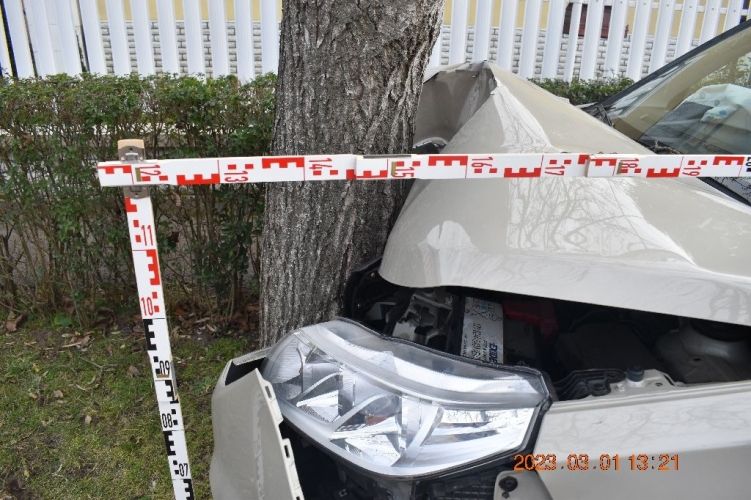Egy 77 és egy 62 éves nő sérült meg abban a balesetben, ami 2023. március 1-jén késő délelőtt történt Dorogon. biztonsági öv