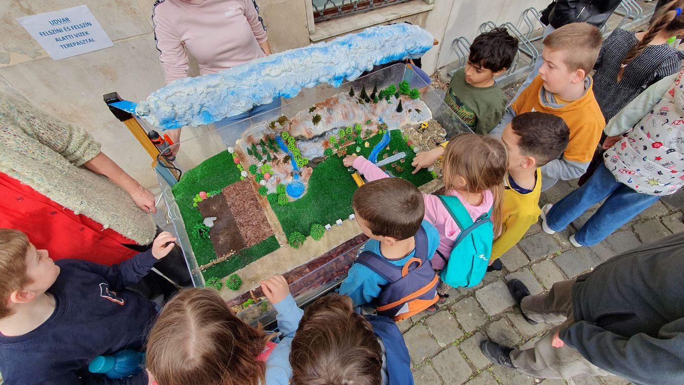 Gyerekek merültek el a Víz világnapi rendezvény esztergomi programjaiban