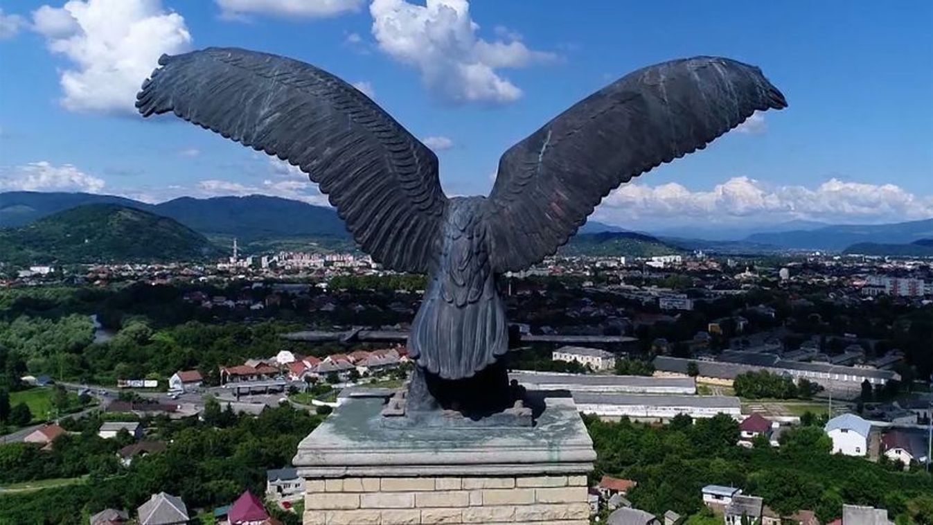 A munkácsi Turul-emlékmű ledöntése miatt bírósághoz fordult Pákh Imre (videó)