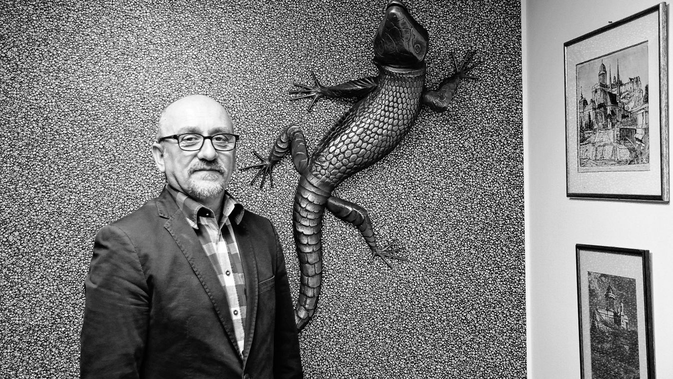 Az ember a Facebook-oldal mögött: Sárosi Attila mindenki kincsévé tette Esztergom múltját