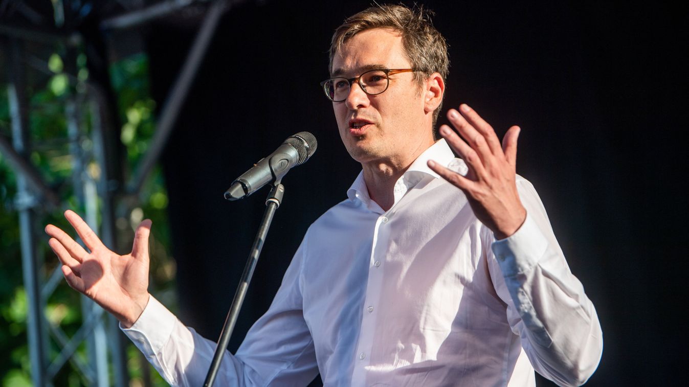 LMBTQ-fórumot tartottak Karácsonyék a Városházán