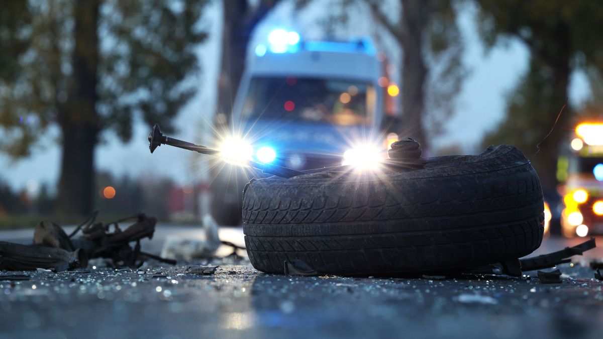Baleset Tatabányán: két autó ütközött, forgalomkorlátozás van a helyszínen