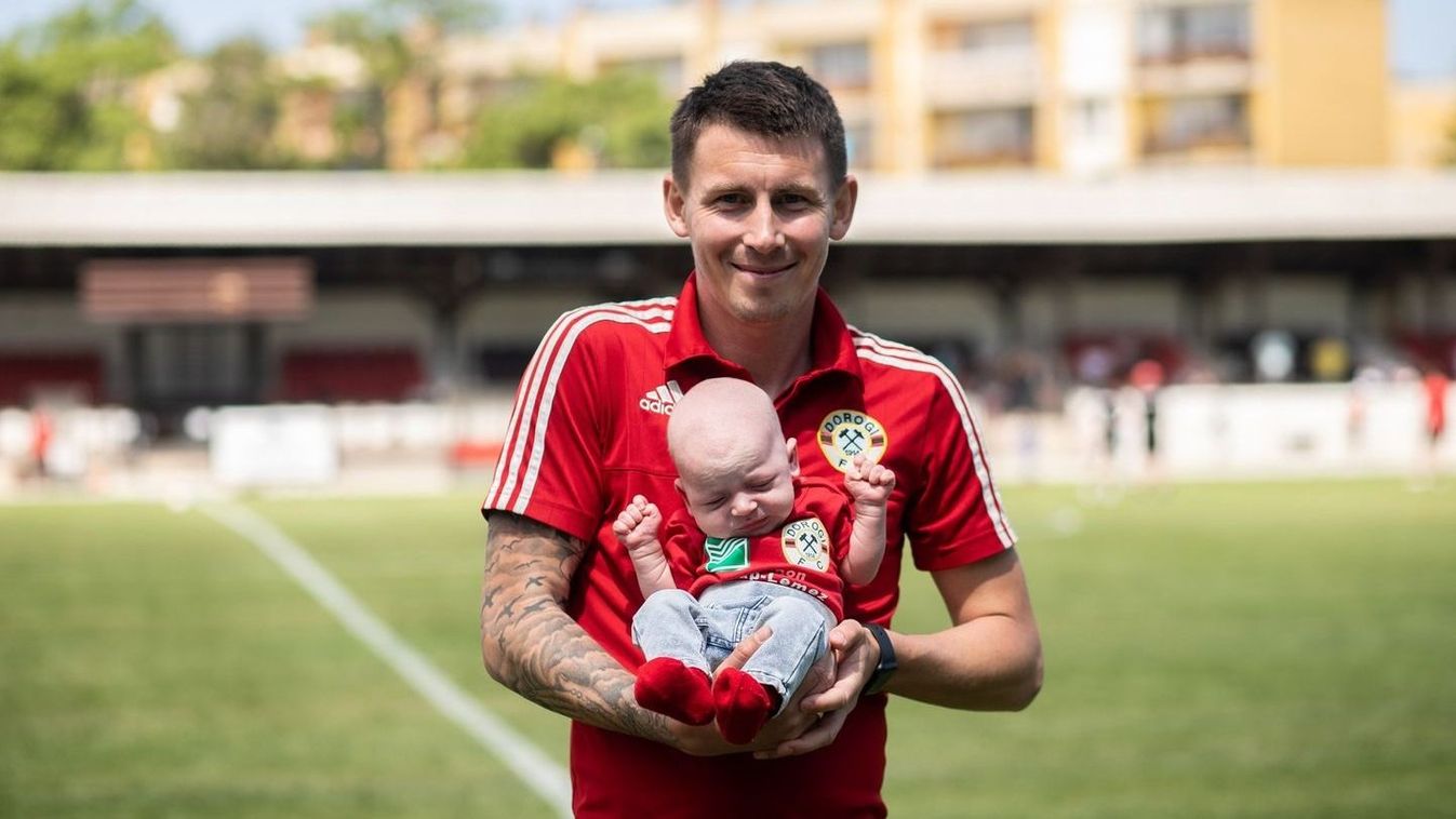 Apukája karjaiban ismerkedett a labdarúgás alapjaival a Dorogi FC U0-s focistababája