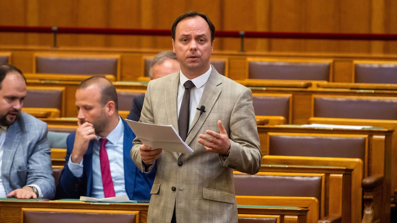Nyitrai Zsolt: a kormány a háborús időkben kiáll a szépkorúak érdekeiért (videó)