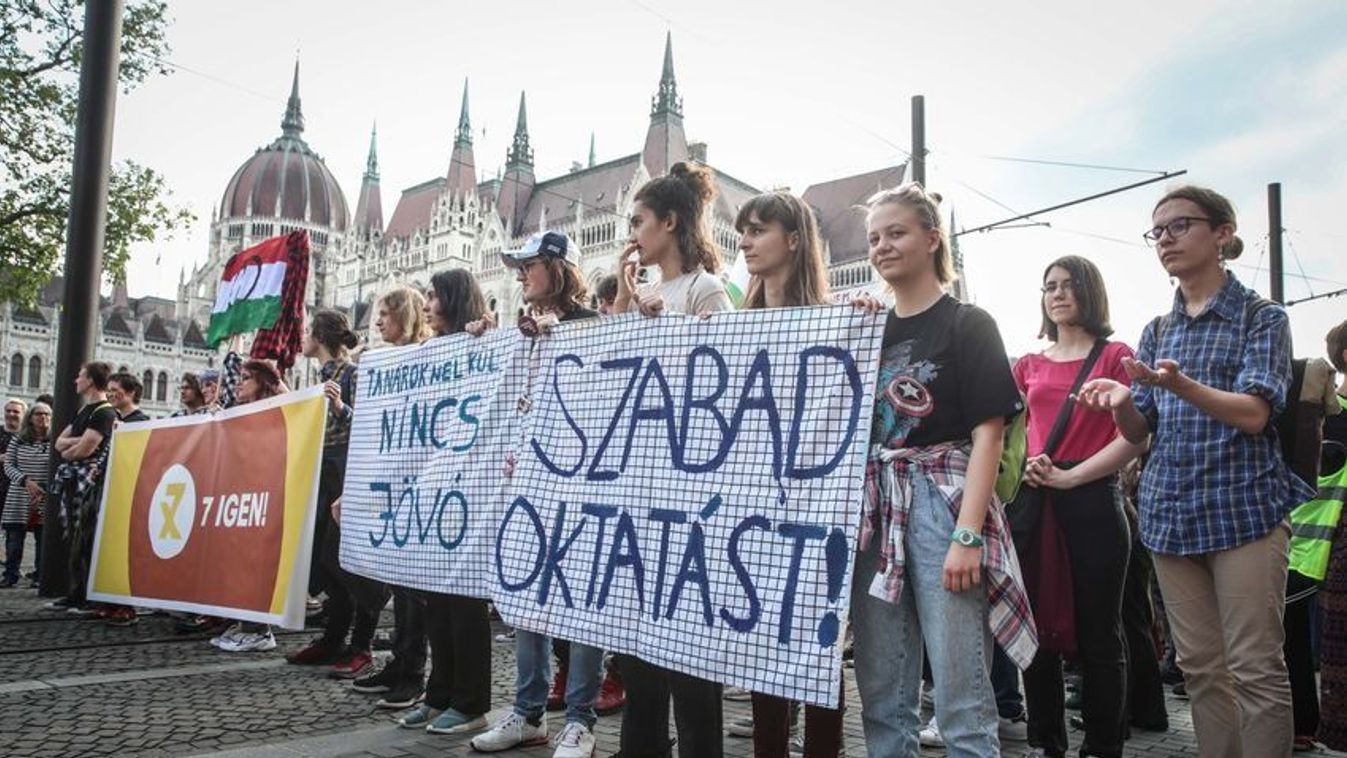 Érdektelenségbe fulladt a pedagógustüntetés