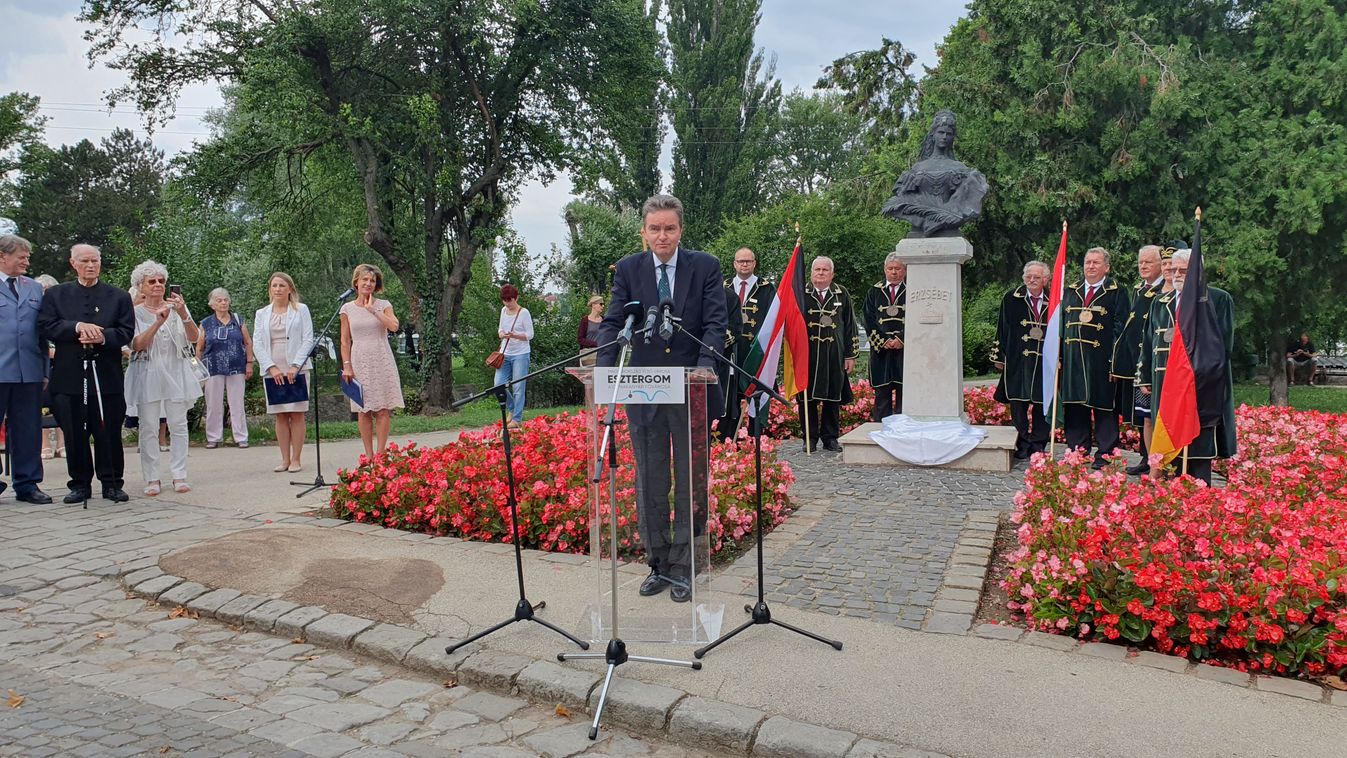 Fotókon a látogatás: Sissit méltatta Habsburg György Esztergomban