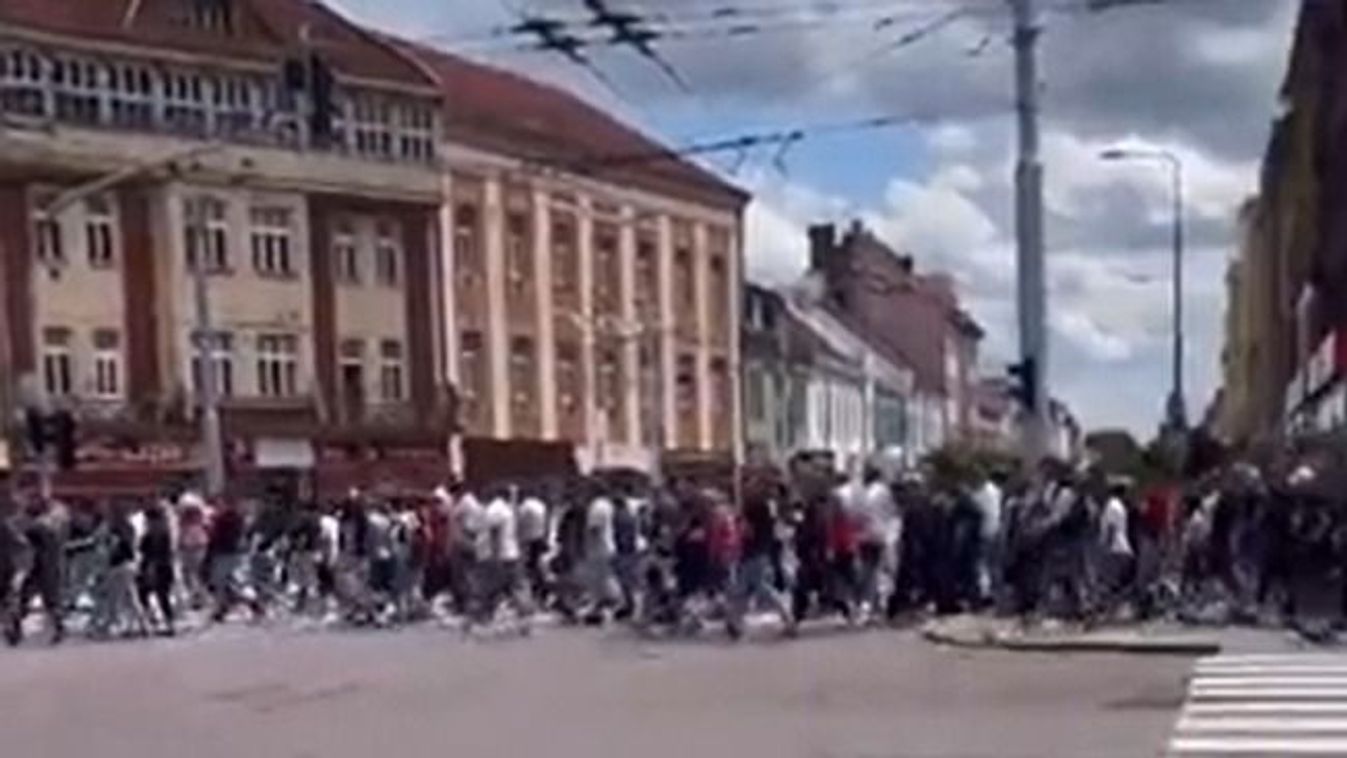 Egymásnak estek a romák és az ukrajnai menekültek Csehországban (videó)