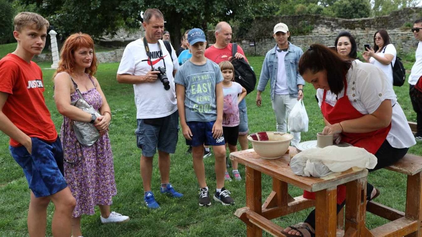 Így készül az agyagtál - kirakodnak a vásárra a tatai kézművesek