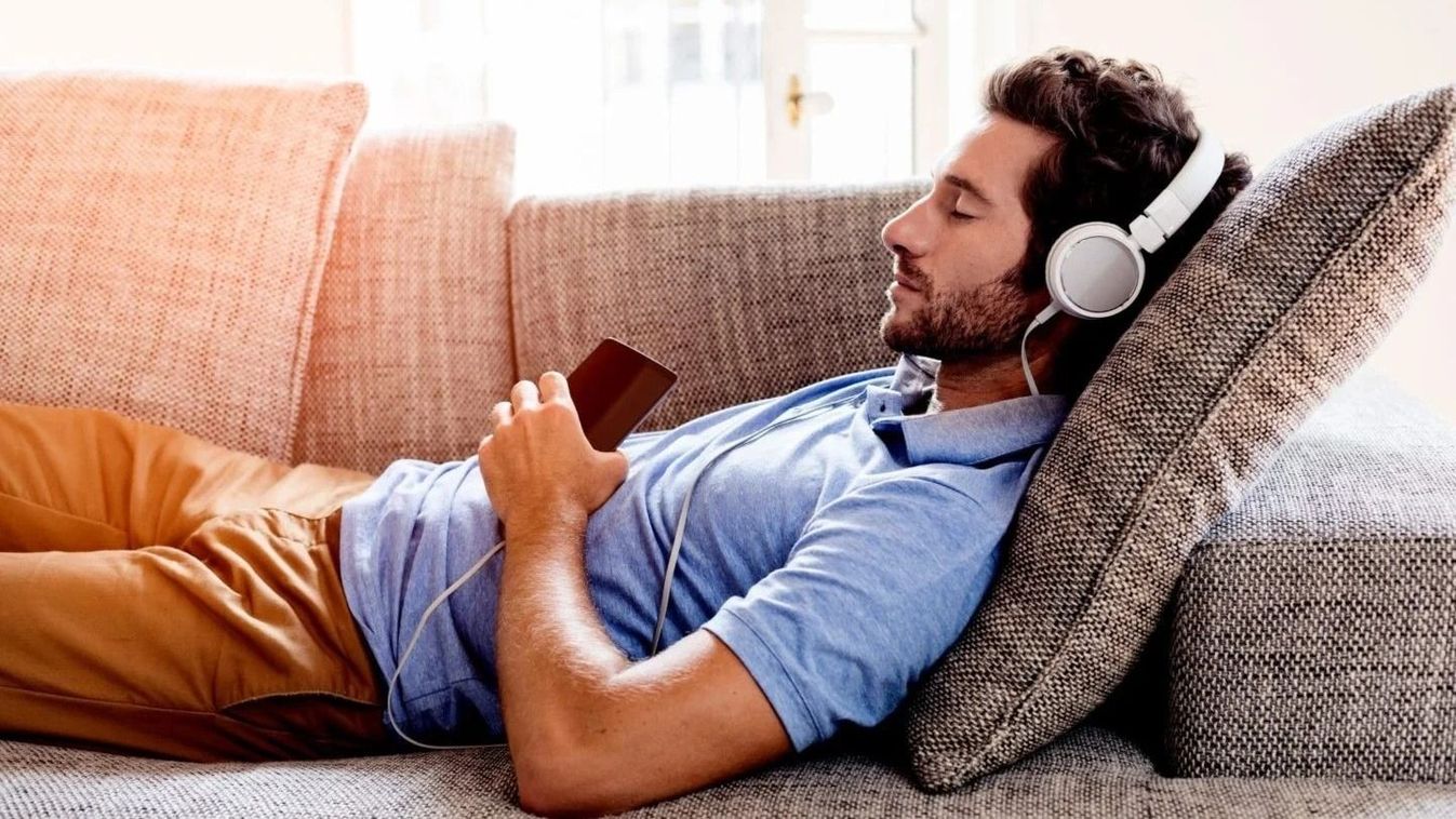 Telefonunkon is hallgatunk rádiót