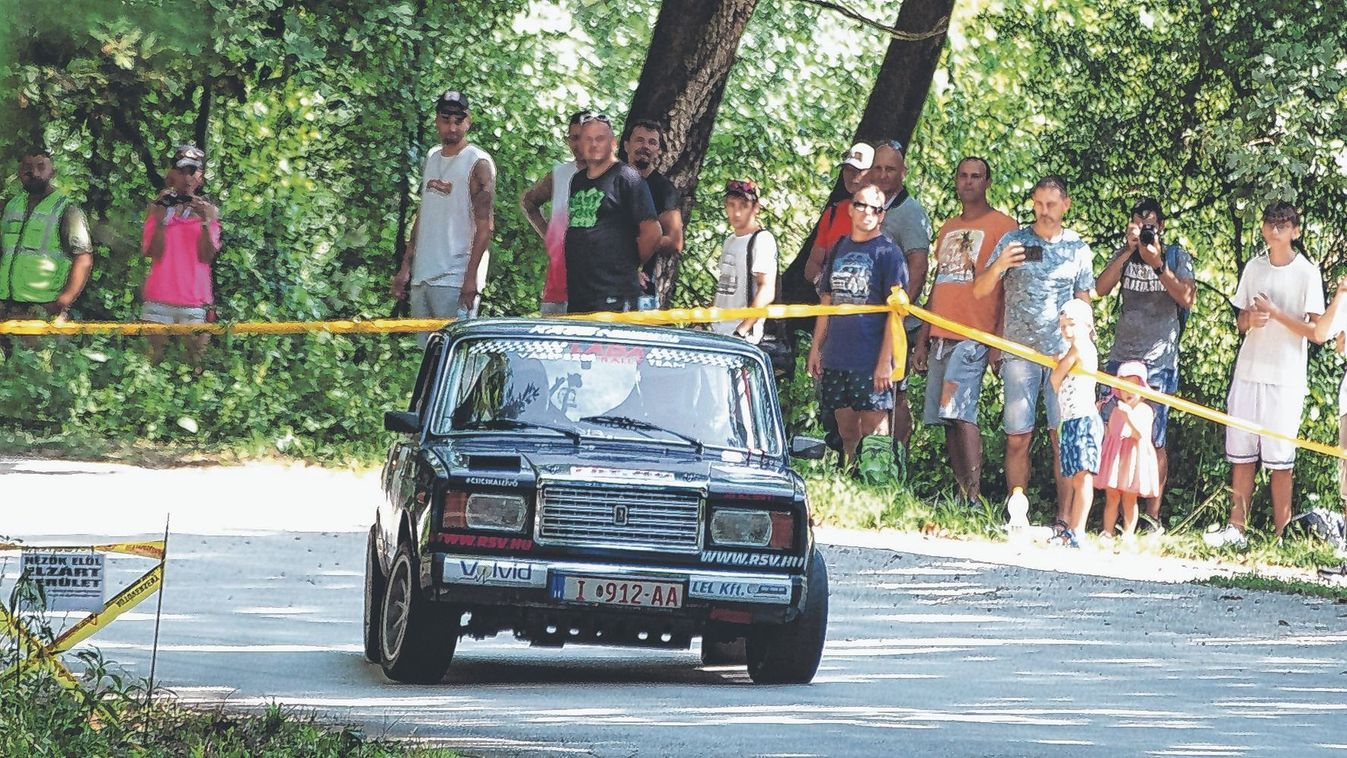 Eső nélkül is csúsztak az autók