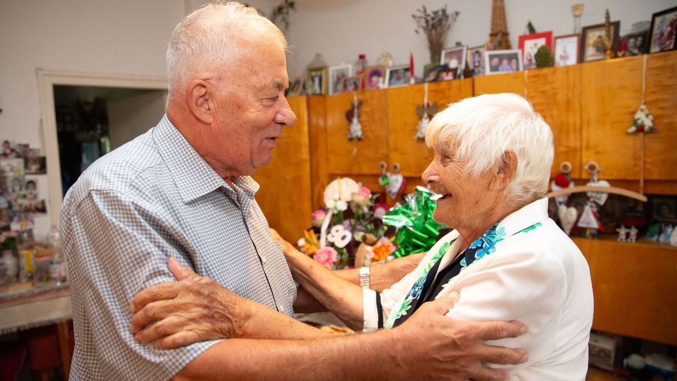 Az oroszlányi Rózsa néni 90 évesen még töltött káposztát készít