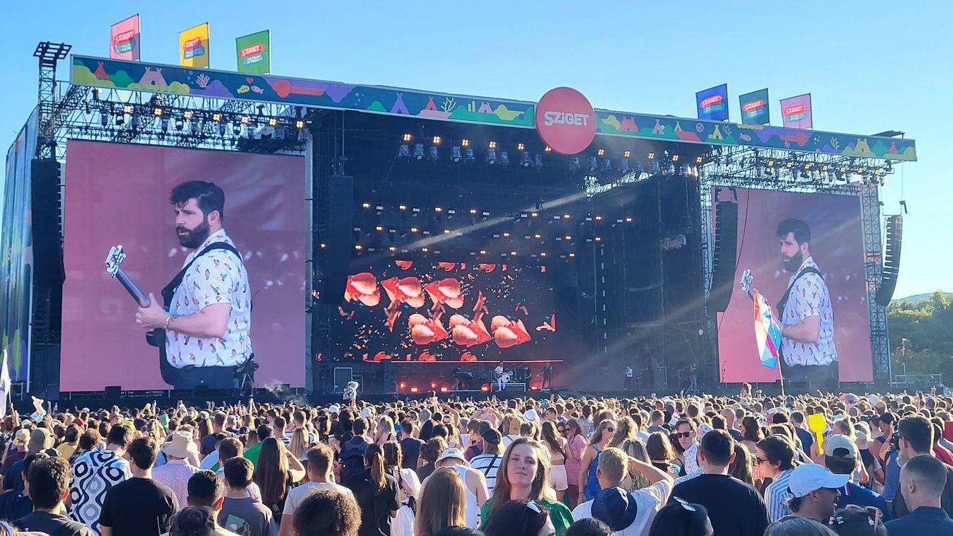 Billie Eilish kedves klubkoncertjével ért véget a Sziget +fotók, videó