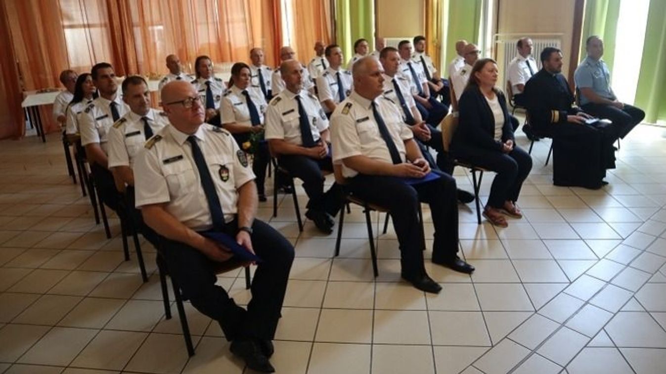 Kitüntetéseket és jutalmakat kaptak a megye egyenruhásai augusztus 20-a alkalmából +fotók