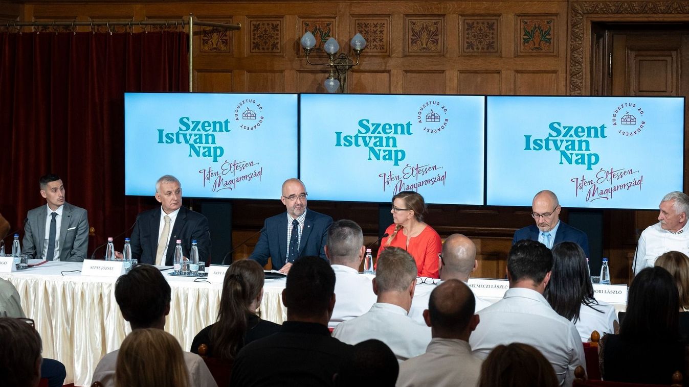 Menetrend szerint zajlanak az állami ünnepségsorozat előkészületei
