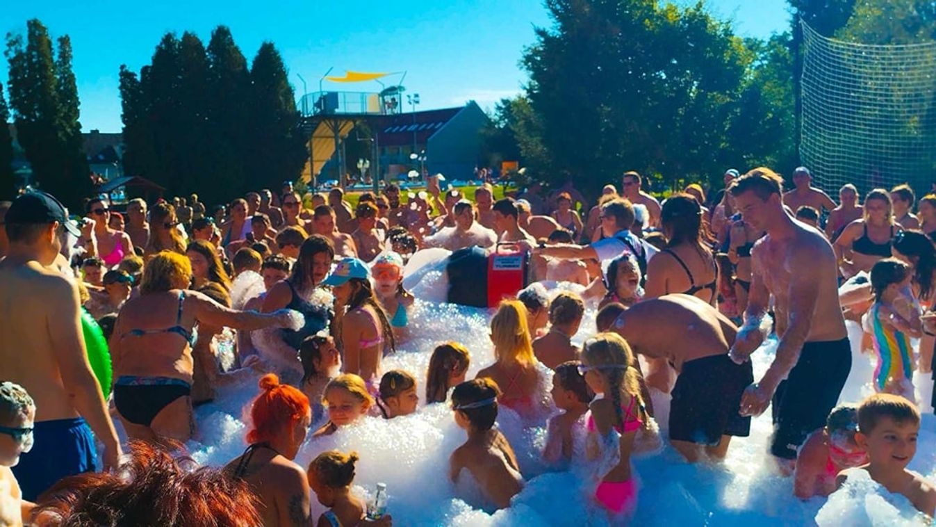 Nagy sikert aratott a vöröskeresztes családi nap, habba borult a Brigetio Gyógyfürdő +fotók