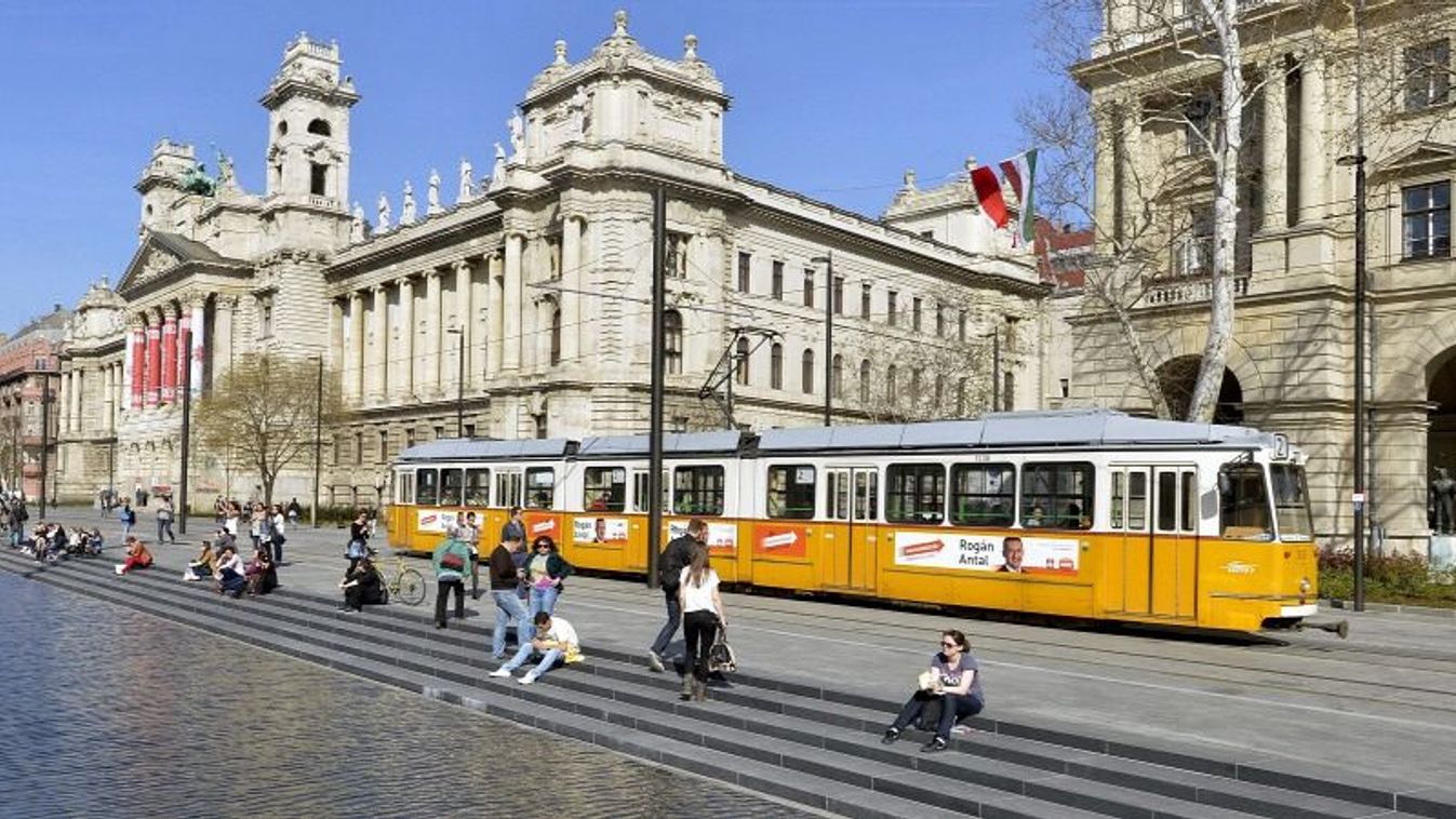 Elszabadult villamos ölt meg egy idős asszonyt a Fővám téren