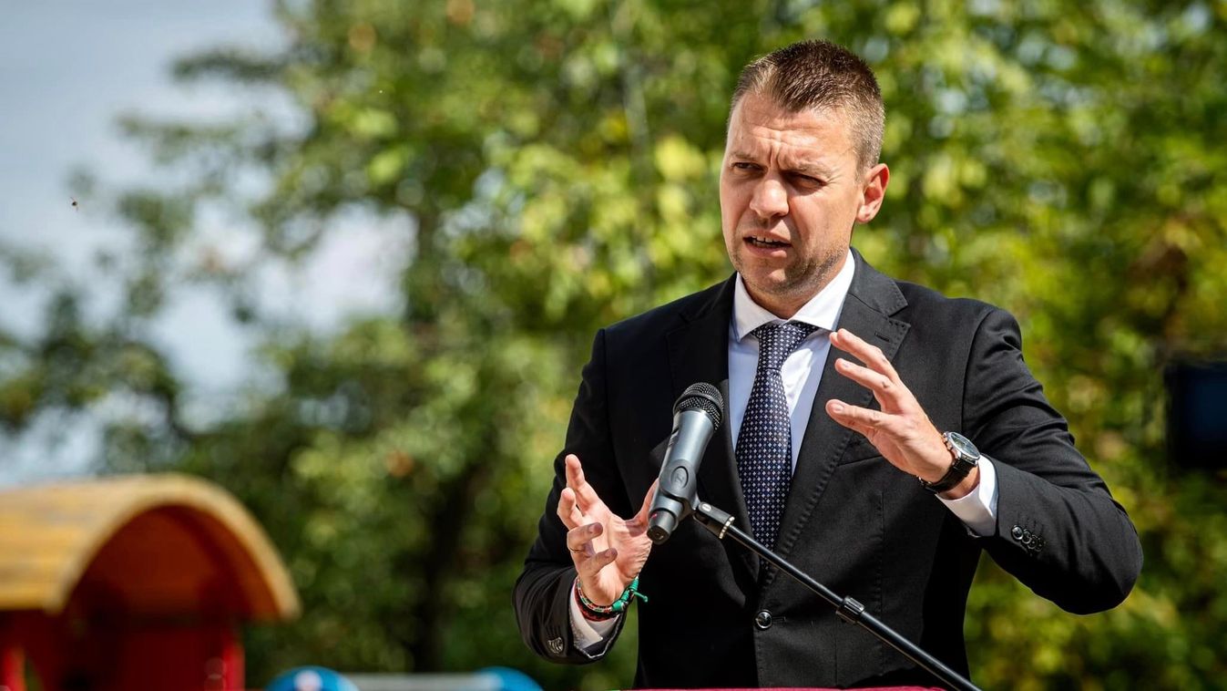 Menczer Tamás: a családokat védeni és támogatni kell