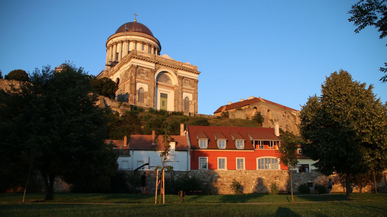 Esztergomban minőségi kultúrával ünneplik az államalapítást idén a Duna partján