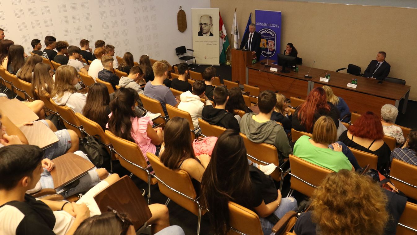 Fókuszban a fiatalok érzékenyítése: állatvédelmi konferenciát tartottak Tatabányán +fotók