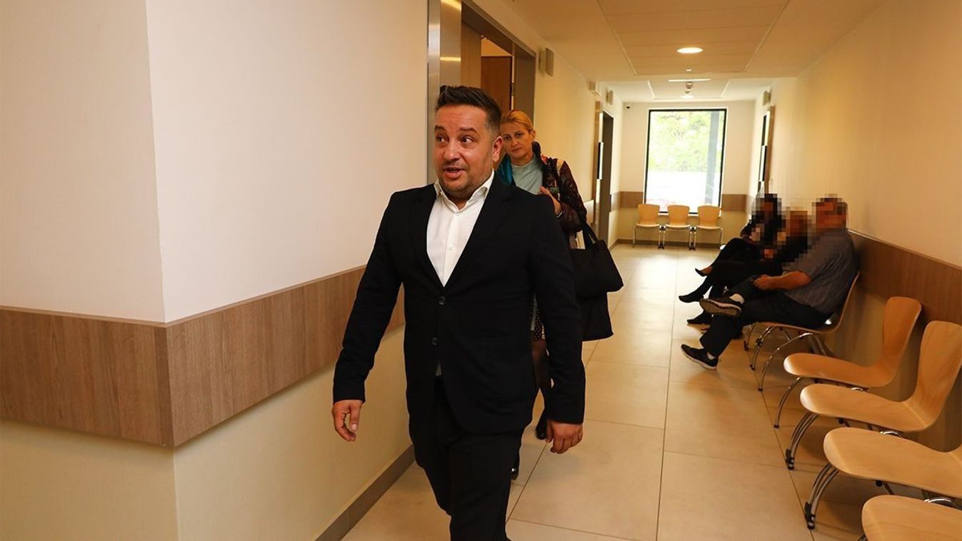 Megint vezetés közben jelentkezett be L.L. Junior, megdöbbentő fotót mutatott