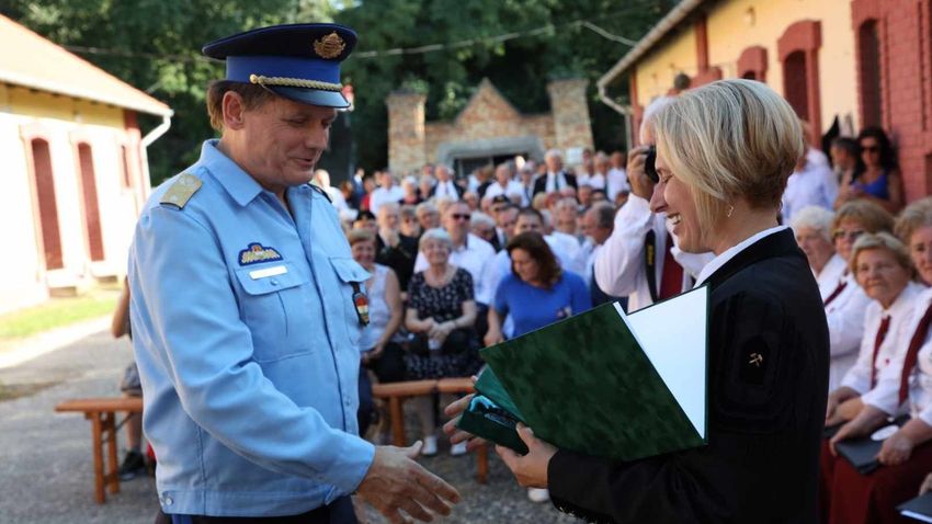 KEMMA – Koszorúzással, majd díjátadással is ünnepelték a bányásznapot Tatabányán